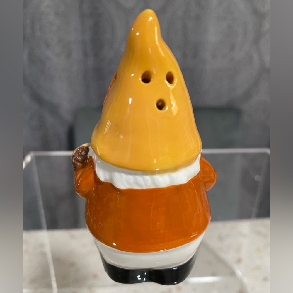 Set of Salt and Pepper Shakers of Ceramic Gnomes - Picture 11 of 15